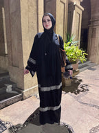 Embroider closed abaya B&W