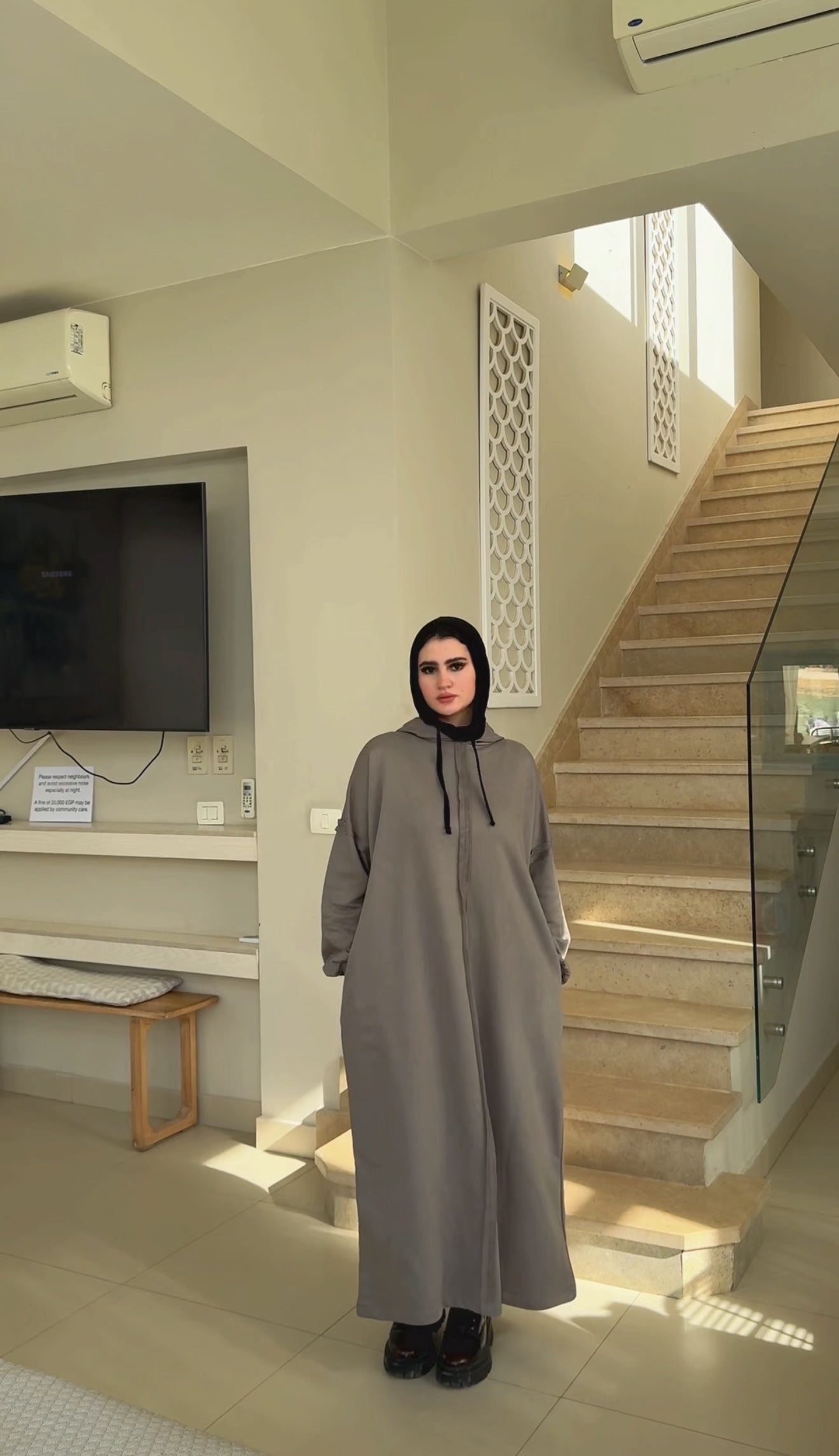 فستان هودي غير مكتمل