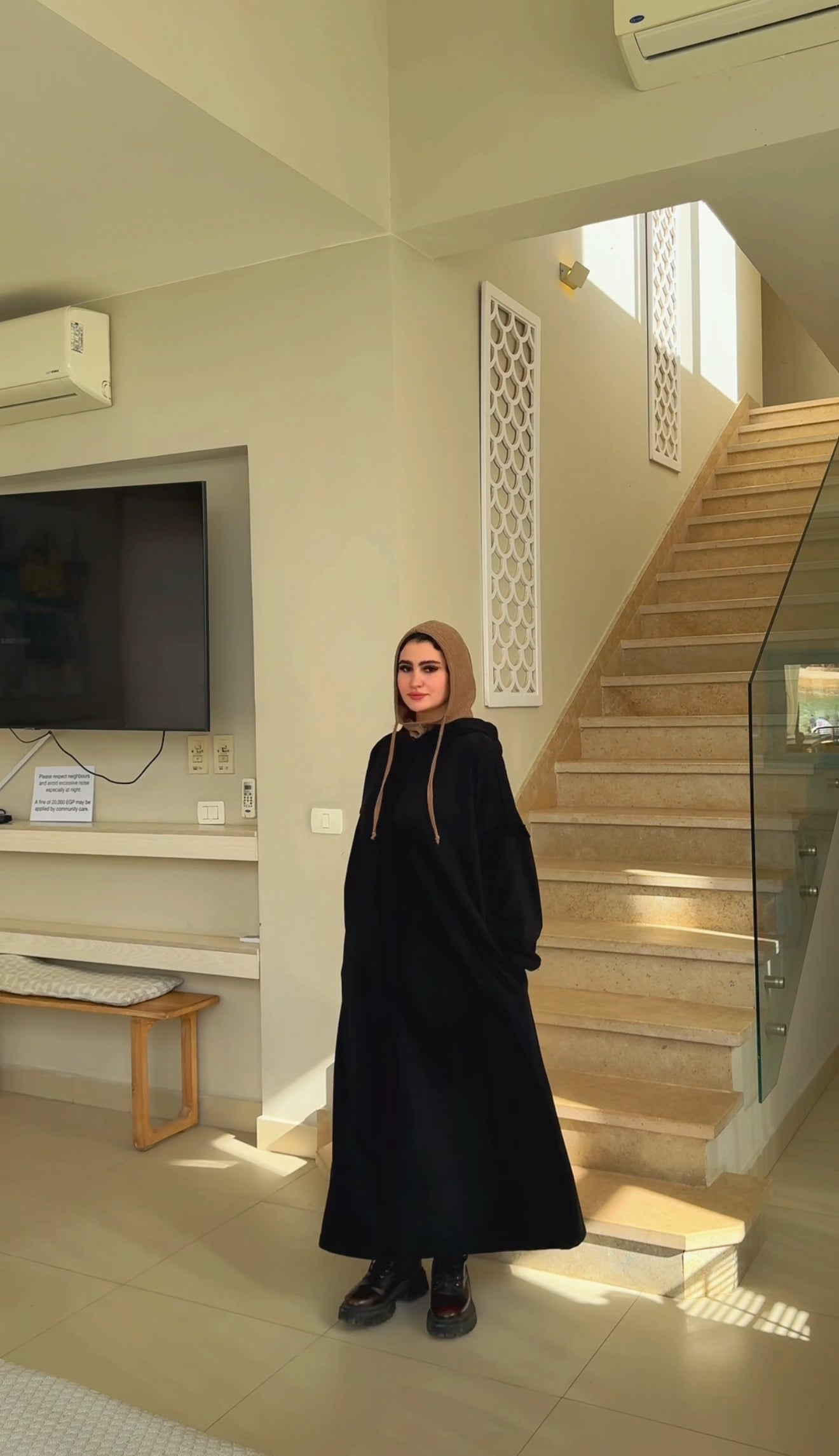 فستان هودي غير مكتمل