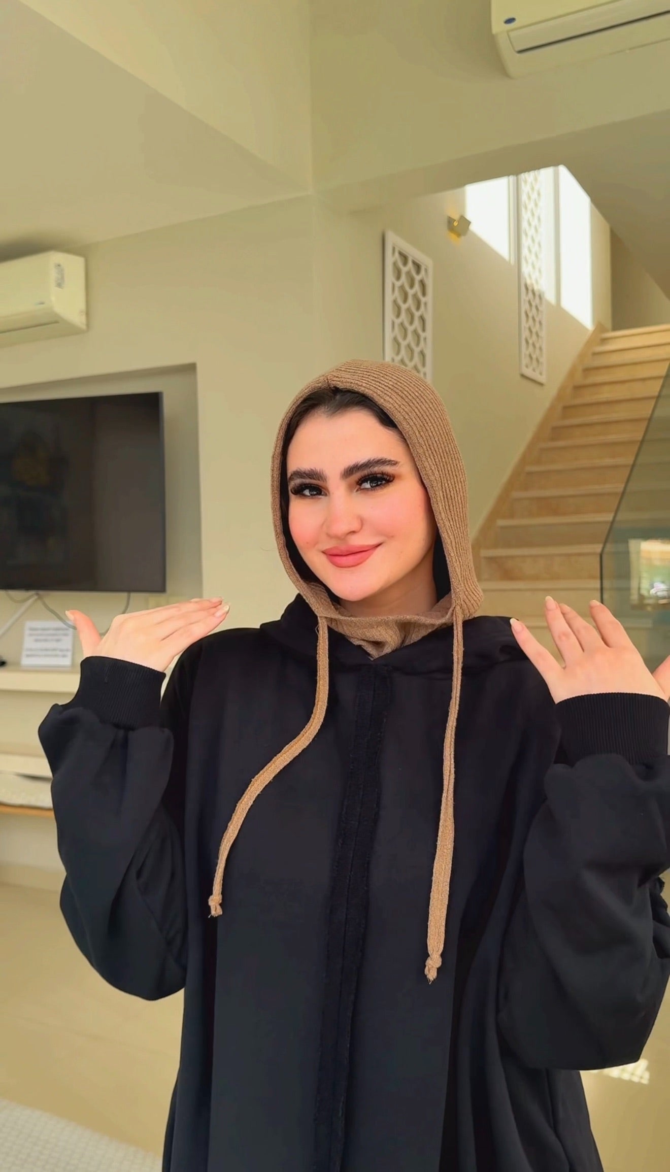 فستان هودي غير مكتمل