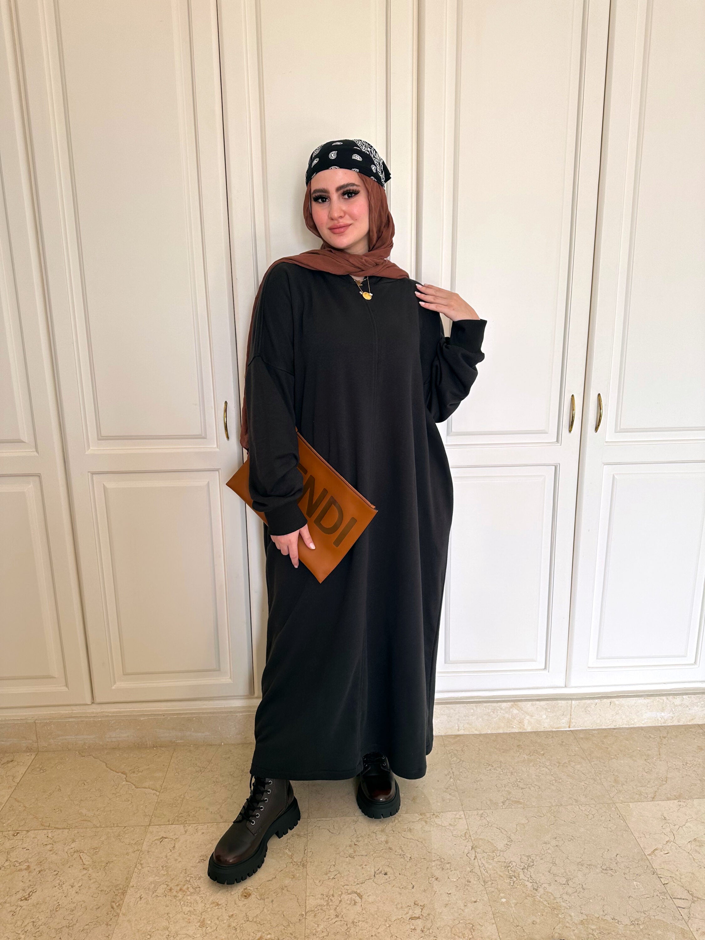 فستان بغطاء رأس