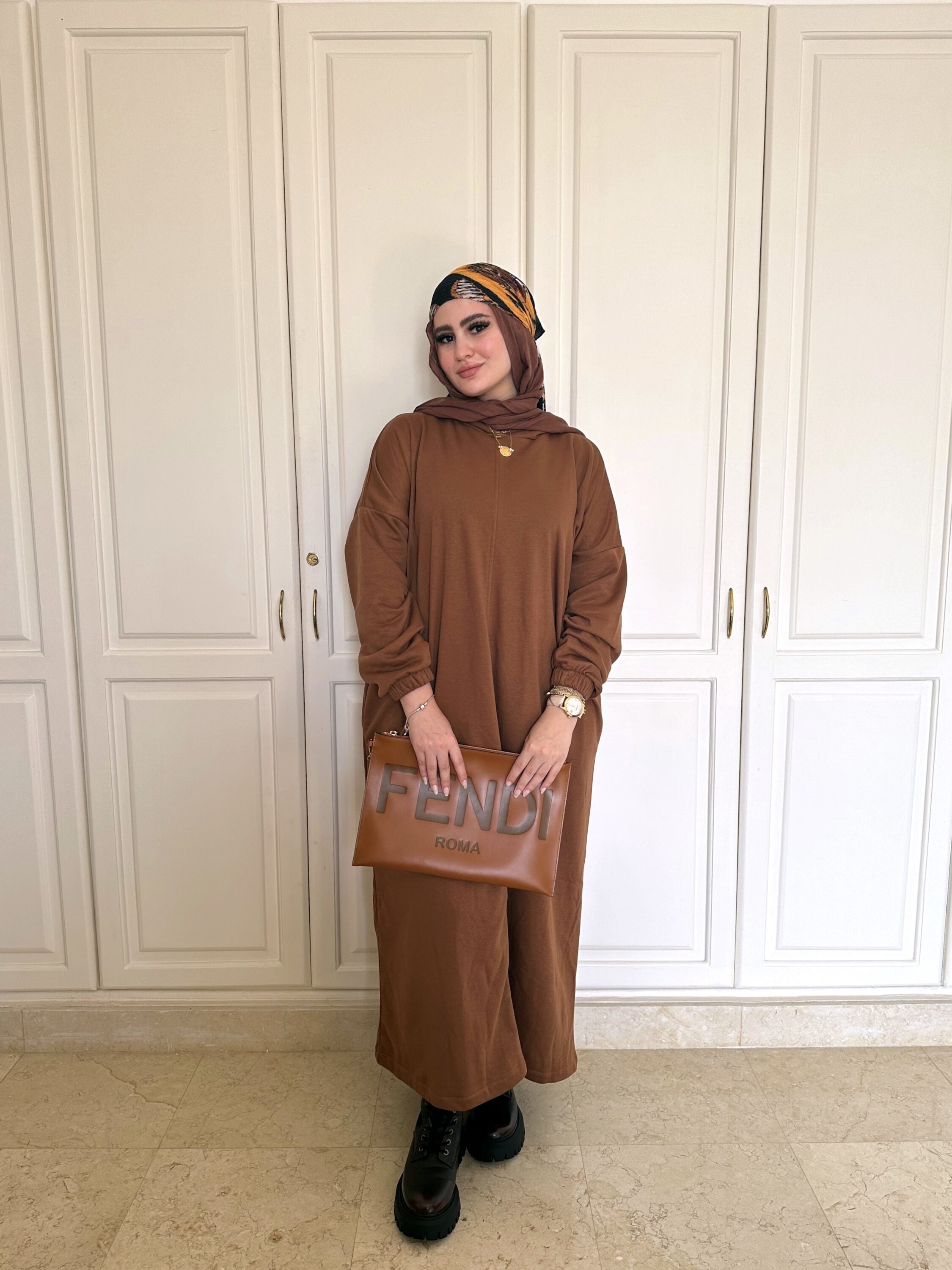 فستان بغطاء رأس